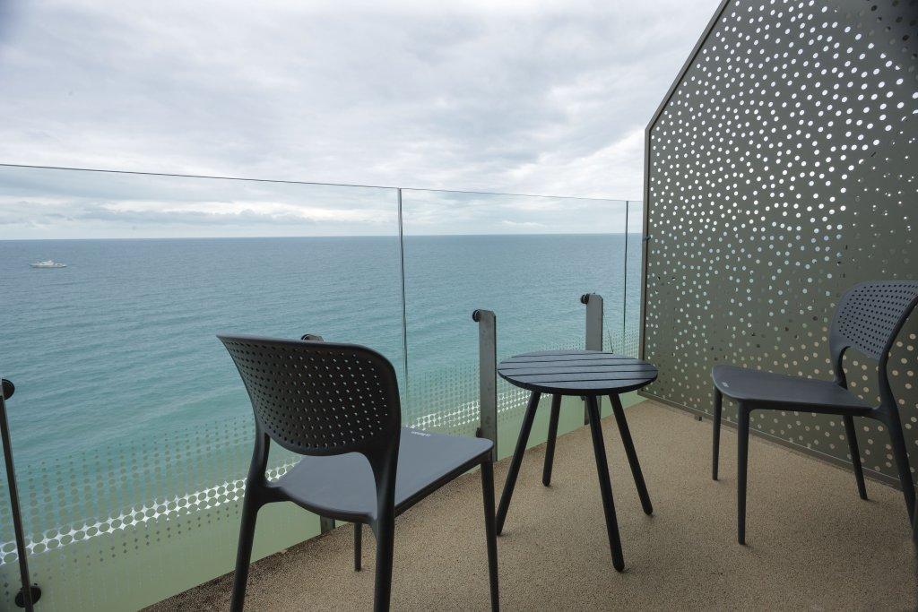 Miramare Magnetic Beach Hotel Кобулети Екстериор снимка